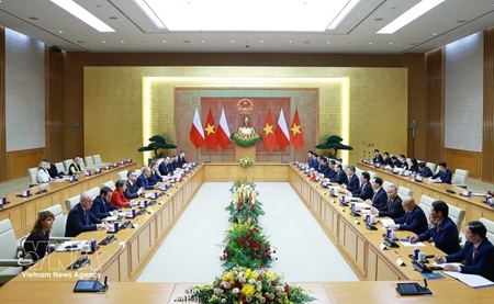 Vietnamese, Polish PMs seek ways to boost all-round cooperation